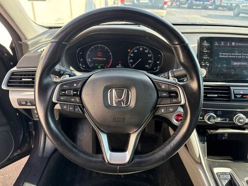 Used 2018 Honda Accord Touring image 10