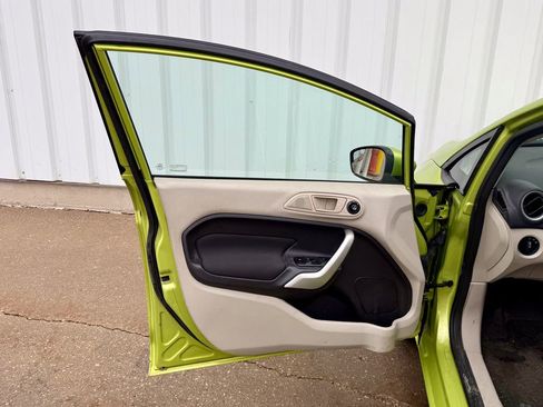 Used 2013 Ford Fiesta SE image 13