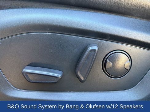 Used 2022 Ford Explorer XLT w/ Equipment Group 202A image 14