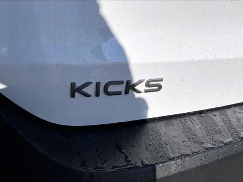 Used 2025 Nissan Kicks SV image 9