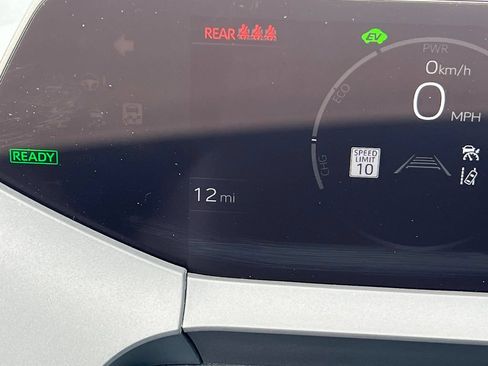 Certified 2025 Toyota Prius XLE FWD image 22