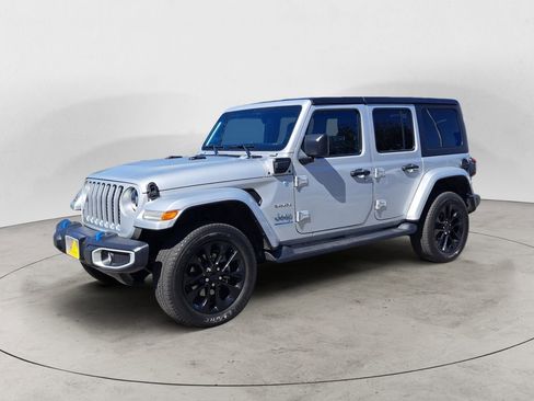 Used 2023 Jeep Wrangler Unlimited Sahara w/ Cold Weather Group AWD/4WD image 7