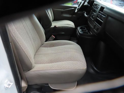 Used 2018 Chevrolet Express 3500 w/ Driver Convenience Package RWD image 19