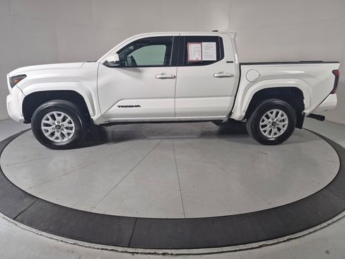 Certified 2024 Toyota Tacoma SR5 AWD/4WD image 2