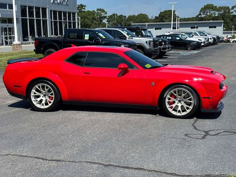 Used 2023 Dodge Challenger SRT Hellcat RWD image 2