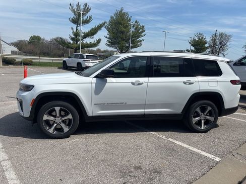 New 2026 Jeep Grand Cherokee L Limited AWD/4WD image 17