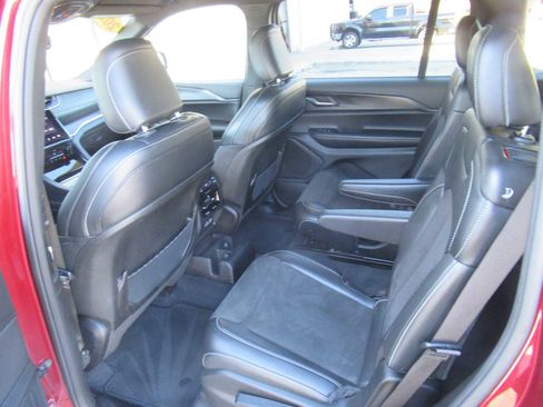 Used 2023 Jeep Grand Cherokee L Laredo image 37