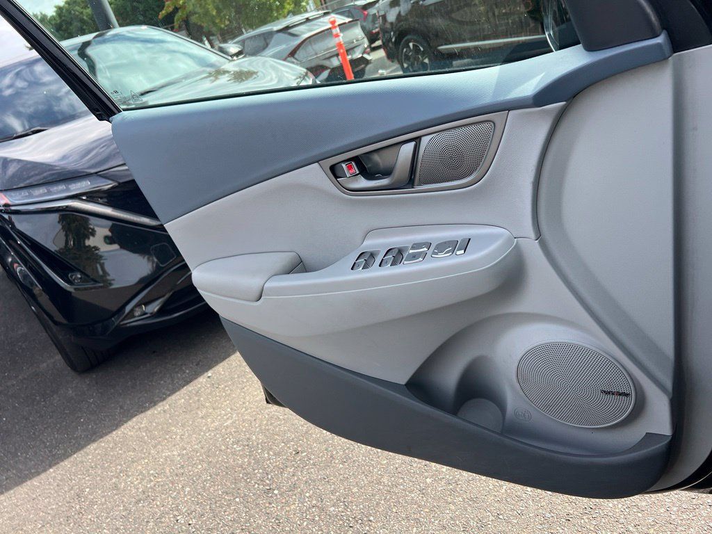 Used 2021 Hyundai Kona Ultimate w/ Cargo Package FWD image 19