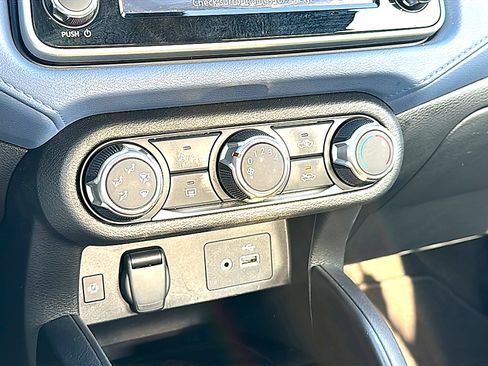 Used 2023 Nissan Versa SV image 32