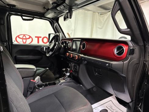 Used 2018 Jeep Wrangler Unlimited Rubicon AWD/4WD image 10