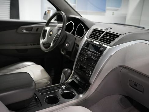 Used 2010 Chevrolet Traverse LT w/ Personal Connectivity Package image 23