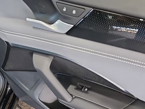 New 2025 Volkswagen Tiguan SE image 12