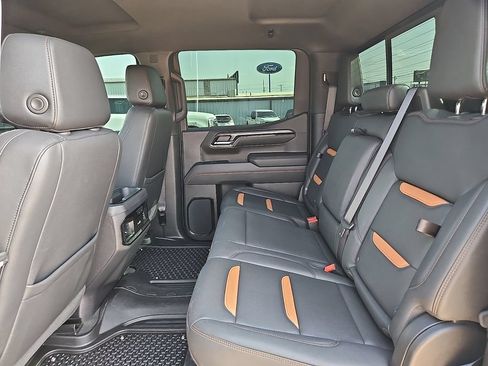 Used 2025 GMC Sierra 1500 AT4 w/ AT4 Premium Package AWD/4WD image 16