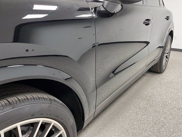 Used 2022 Porsche Cayenne Platinum Edition AWD/4WD image 13