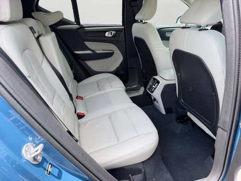 Certified 2023 Volvo XC40 B5 Plus w/ Climate Package AWD/4WD image 9