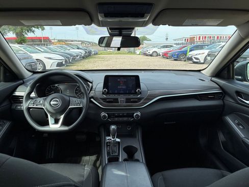 Used 2025 Nissan Altima 2.5 SV FWD image 27