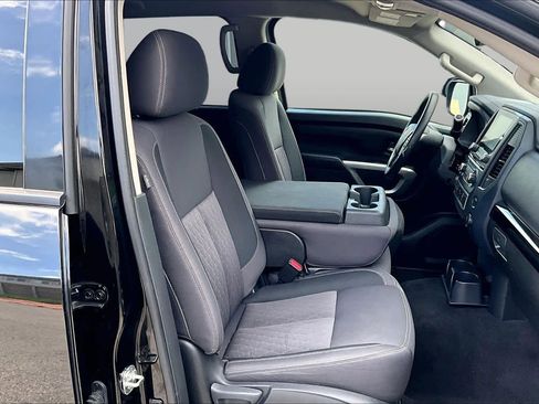 Used 2022 Nissan Titan SV RWD image 9