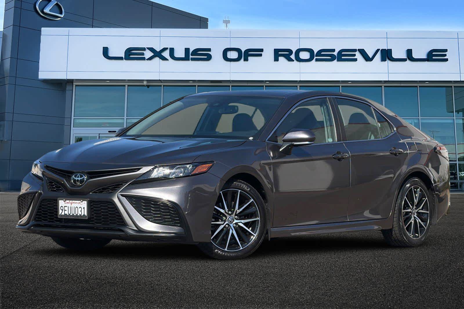 Used 2023 Toyota Camry SE w/ Audio Upgrade Package FWD image 1