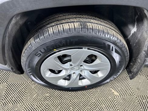 Used 2021 Toyota RAV4 LE image 10