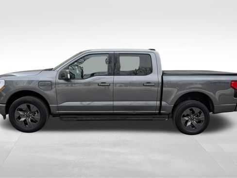 Used 2022 Ford F150 Lightning Lariat image 10