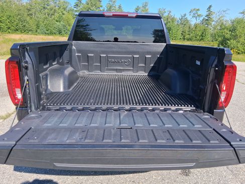 Used 2025 GMC Sierra 1500 SLT AWD/4WD image 17