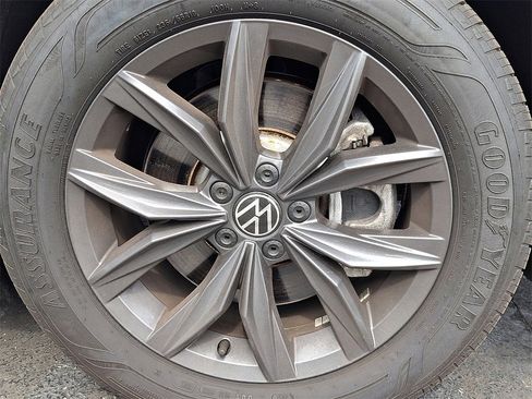 Used 2022 Volkswagen Tiguan SE image 10