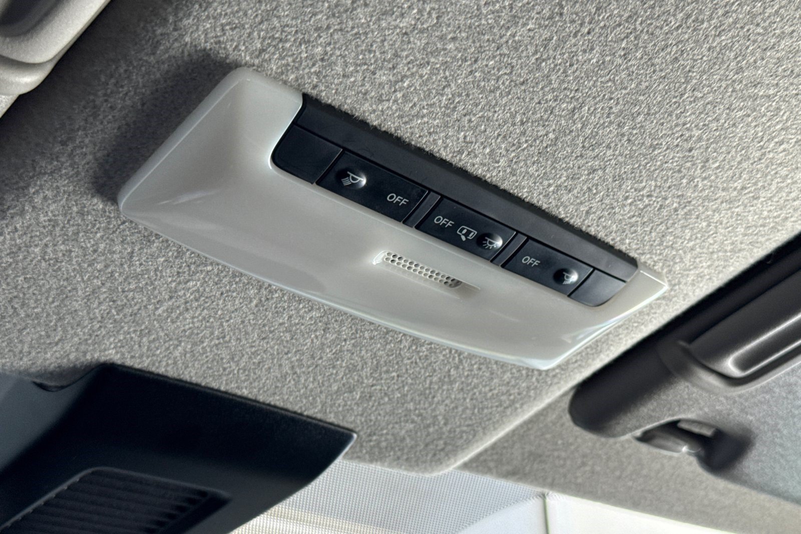 Used 2023 Nissan Kicks SV FWD image 23