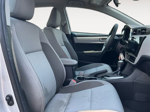 Used 2018 Toyota Corolla LE FWD image 12