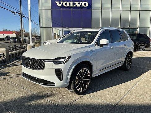 New 2026 Volvo XC90 T8 Plus w/ Protection Package Premier AWD/4WD image 3