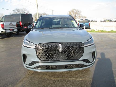 Used 2025 Lincoln Aviator Reserve w/ Jet Appearance Package image 11