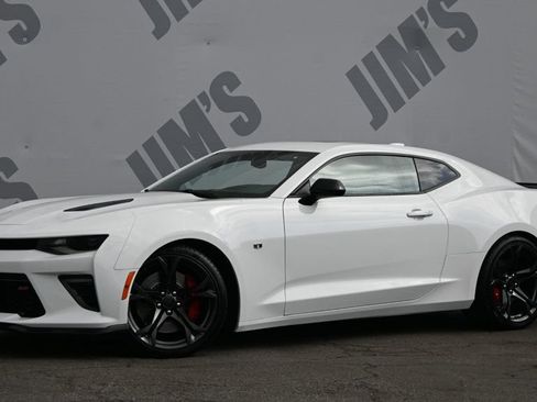 Used 2018 Chevrolet Camaro SS RWD image 1