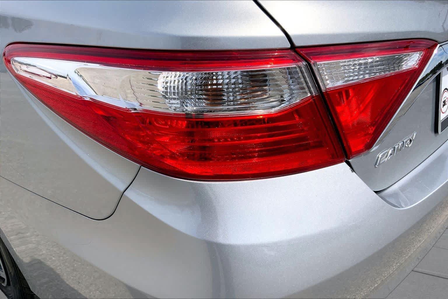 Used 2015 Toyota Camry LE FWD image 28