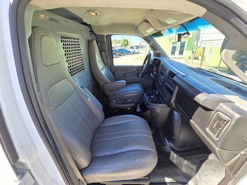 Used 2016 Chevrolet Express 2500 image 15