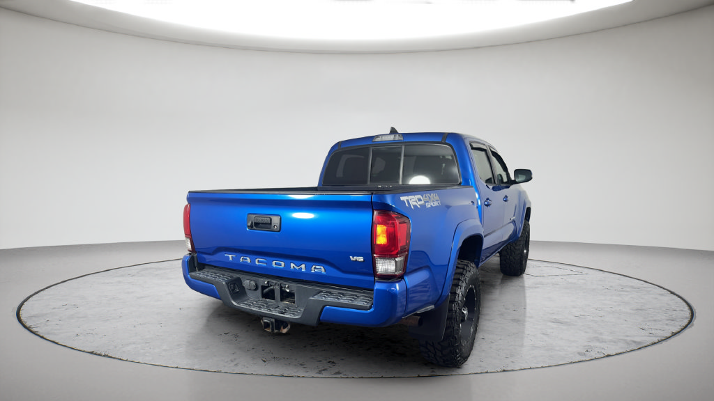 Used 2016 Toyota Tacoma TRD Sport w/ Towing Package AWD/4WD image 5