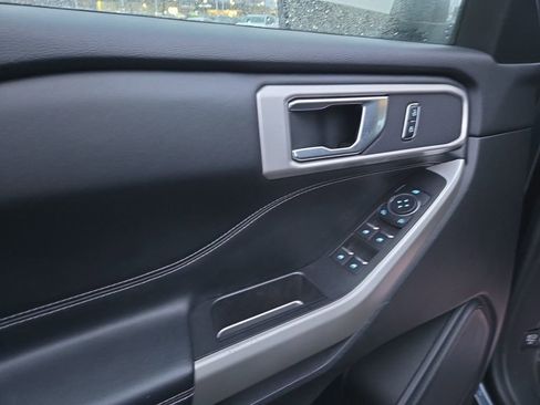 Used 2022 Ford Explorer XLT w/ Equipment Group 202A image 11