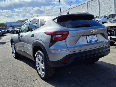 Used 2025 Chevrolet Trax LS image 3