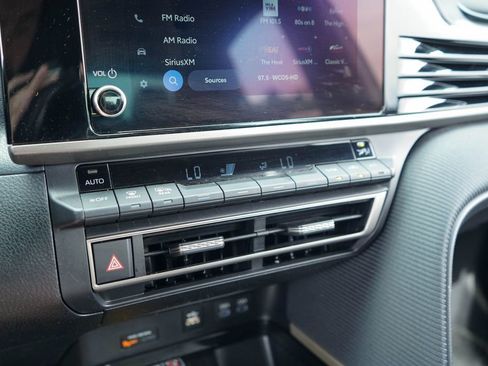 Used 2025 Toyota Camry SE w/ Convenience Package image 22