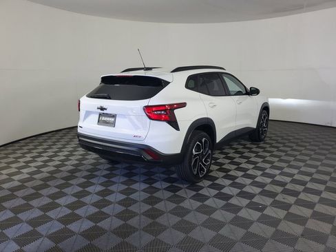 New 2026 Chevrolet Trax RS w/ Sunroof Package image 4