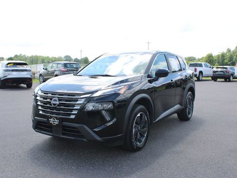 Used 2024 Nissan Rogue SV AWD/4WD image 4