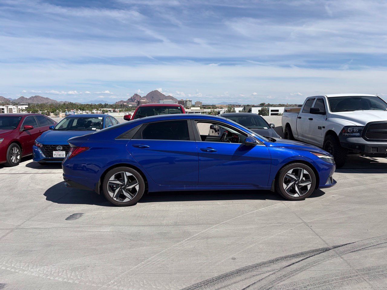 Used 2023 Hyundai Elantra Limited FWD image 3