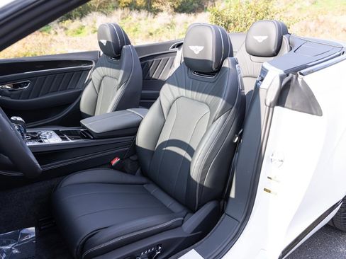 Used 2024 Bentley Continental GT image 30