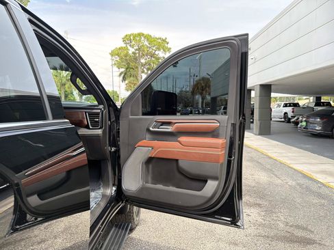 Used 2025 GMC Sierra 2500 Denali Ultimate w/ Max Trailering Package AWD/4WD image 17