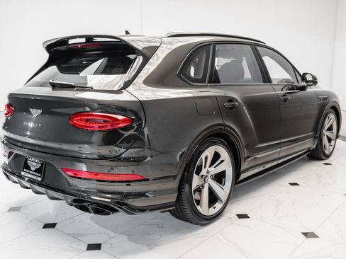 Used 2025 Bentley Bentayga image 12