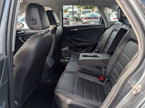 Used 2024 Volkswagen Jetta SE FWD image 15