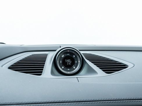 Certified 2025 Porsche Macan 4S Electric image 15