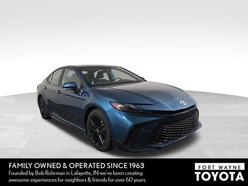 Used 2025 Toyota Camry SE FWD image 4