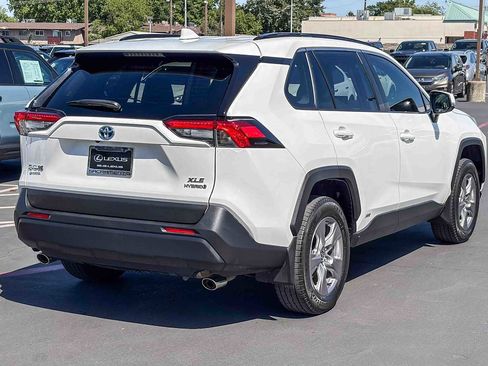 Used 2022 Toyota RAV4 XLE w/ Convenience Package image 4