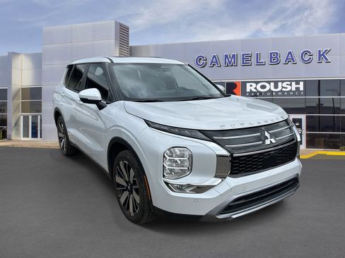 Used 2025 Mitsubishi Outlander SE FWD image 4