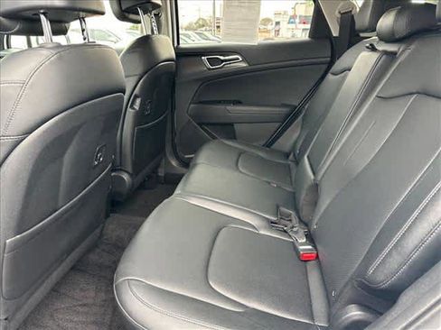 Used 2025 Kia Sportage EX image 11