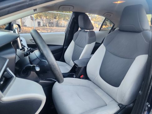 Used 2021 Toyota Corolla LE image 26
